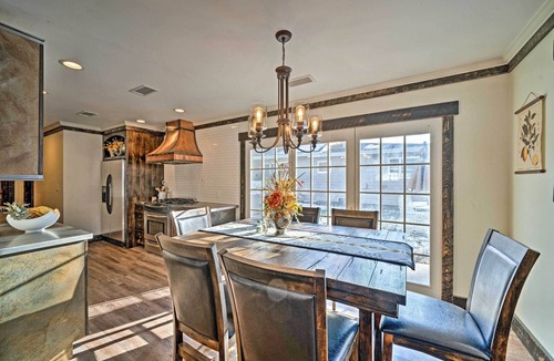 Manhattan Apartment | Rustic-Chic Apartment w/Gas Grill: 20 Mi to MSU!
