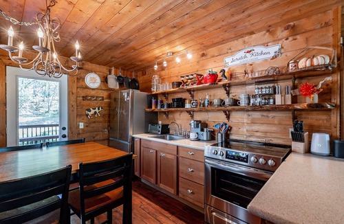 Strawberry Cabin | Rustic Cozy Cabin Hideaway with Loft & Casita in the Pines