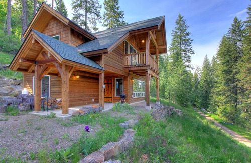 Sagle Cabin | Rustic, dog-friendly cabin with wood-burning stove, lake & mountain views