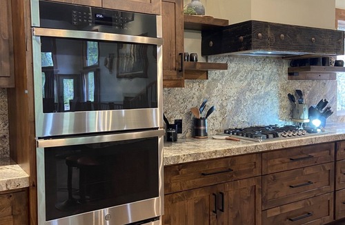 West Yellowstone Cabin | RUSTIC Elegance ELEVATED! Hot Tub and more! Only 10 Minutes from Yellowstone NP!