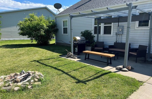 Riverdale House | Rustic home only 5 minutes from Lake Sakakawea & Missouri River! Pet-friendly.