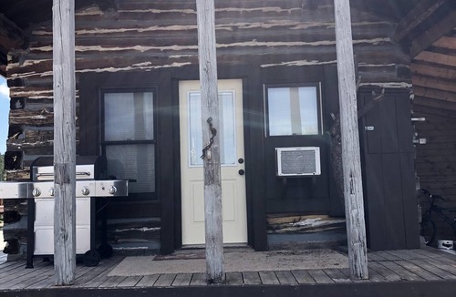 Sundance Cabin | Rustic log cabin in the beautiful Wyoming Black Hills!