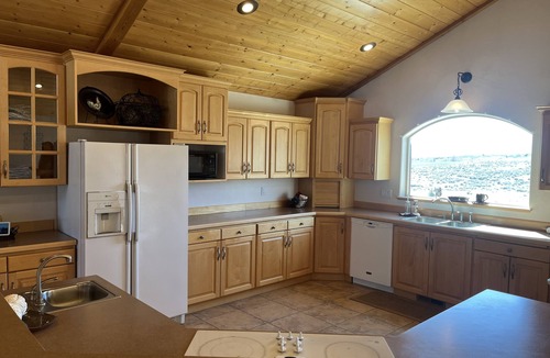 Lapoint Cabin | Rustic Log Cabin Retreat