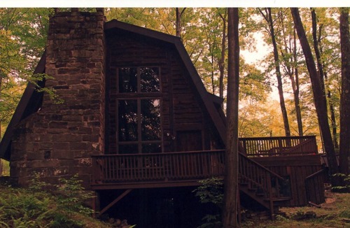 Treasure Lake Cabin | Rustic log home located in a gated resort community near many outdoor activies.