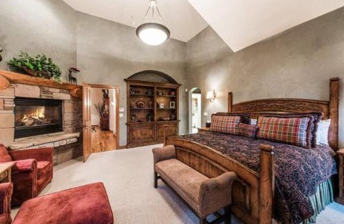 Park Meadows House | Rustic Luxury Prime Townhome with Mountain Views