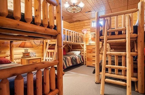 West Baden Springs Cabin | Rustic/Modern Lodge near French Lick - Groups and Families