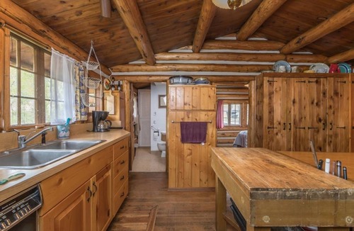 Ennis House | Rustic Montana cabin w/Jack Creek Access & catch and release fishing - T-Lazy-B Ranch