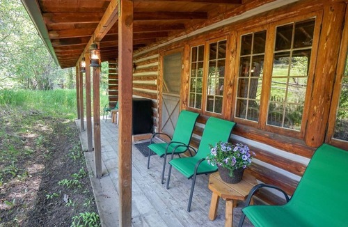 Ennis House | Rustic Montana cabin w/Jack Creek Access & catch and release fishing - T-Lazy-B Ranch