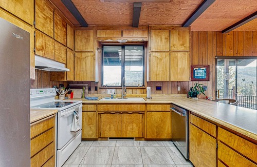 Graeagle House | Rustic riverfront house with wood stove & valley views from private deck