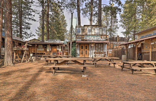 Winchester House | Rustic Western Home Walk to Winchester Lake!