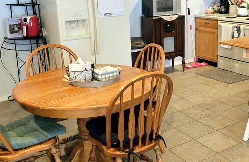 Hamilton Apartment | Rusty Acres- first floor apartment located between Hamilton & Nauvoo, Illinois