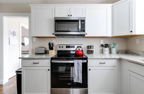 Mosby House | RVA Cottage Cozy & Spacious Near Downtown