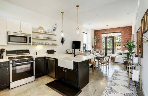 South Lamar House | S Lamar Loft King Bed Tree Balcony Pets Zilker
