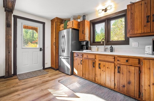 Coram Cabin | Saddle n' Sage, 7 min to Glacier, Fire Pit