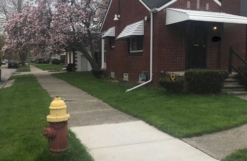 Detroit House | Safe&quiet. DwtnDetroit-15’, AscensionHospital-5'