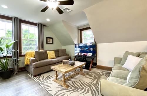 Harrisburg - Hershey Apartment | Safe & Trendy Historic Midtown 3rd Floor Riverview Apartment