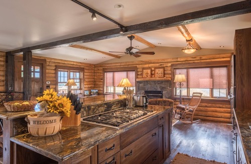 Emigrant House | Sage Ranch-A short drive from Yellowstone Park with river access on 80 acres!