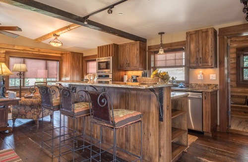 Emigrant House | Sage Ranch-A short drive from Yellowstone Park with river access on 80 acres!