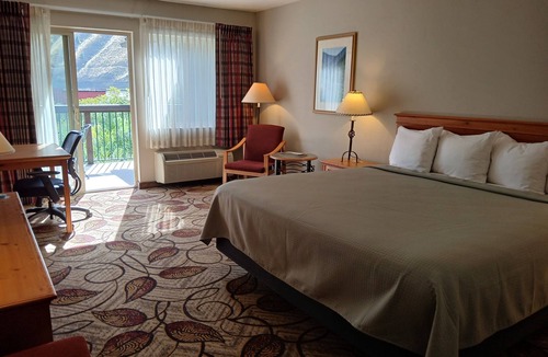 Riggins Hotel | Salmon Rapids Lodge
