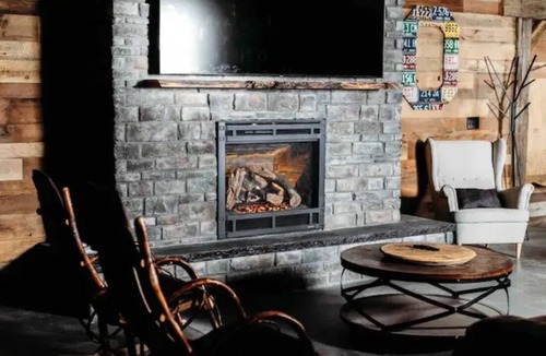 Houston Apartment | SALOON in The Graystone Ranch in the Woods