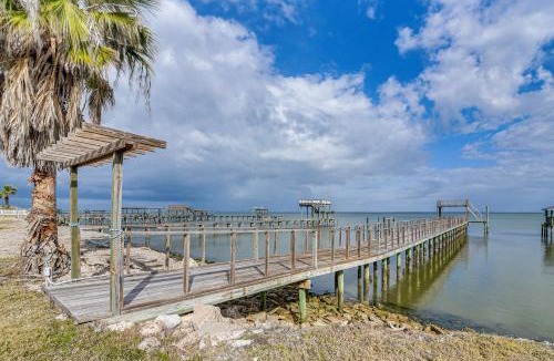 San Leon House | Saltwater Pool! Epic Galveston Bay Group Getaway!