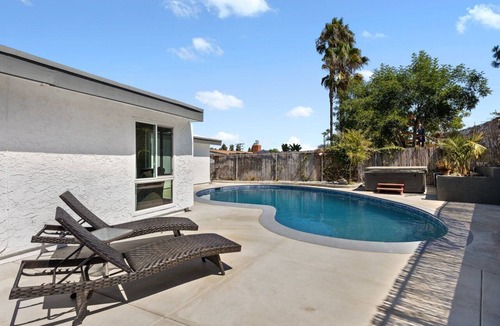 Serra Mesa House | San Diego Home close to all w/Pool and Hot tub!