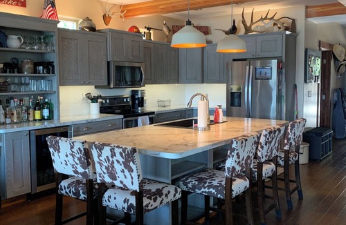 Coolin Cabin | Sandy beach & pickleball court on beautiful Priest Lake!