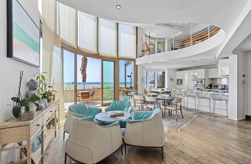 Downtown Villa | Santa Monica Skyline Villa – 3BR with Iconic Views