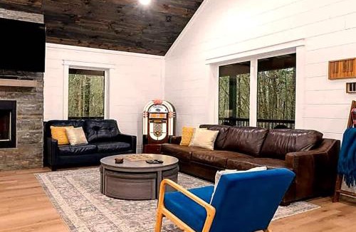 Hochatown House | Sauna Cabin Hot Tub Vintage Jukebox Fire Pit