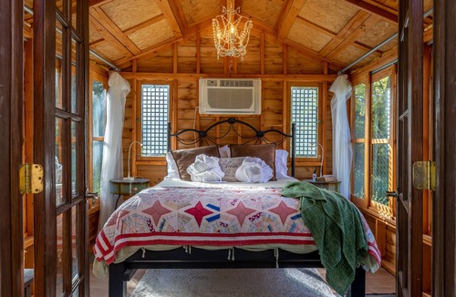 Celeste Bed & Breakfast | Savannah's Meadow