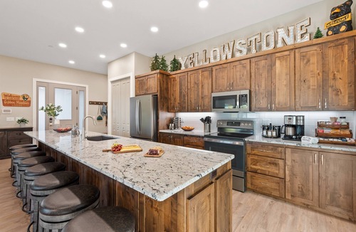 West Yellowstone House | Say Goodbye to Outdated Rentals & Stay in Style less than 1 mi to YNP West Gate!