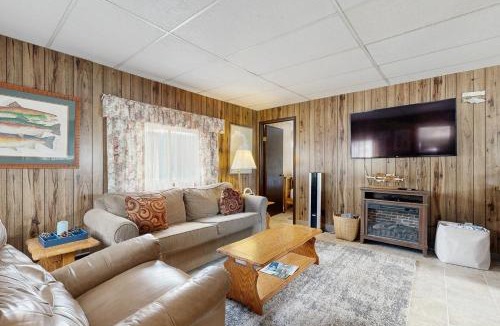 Bayview Boat Rental | Scenic Bay Float Home Hideaway