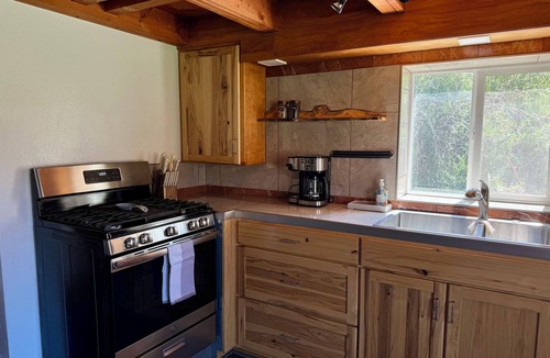 Salmon Cabin | Scenic Cabin Escape- Steps to Goldbug Trailhead