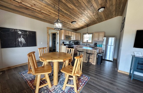 Saratoga Cabin | Scenic cabin on the Snowy Range Highway