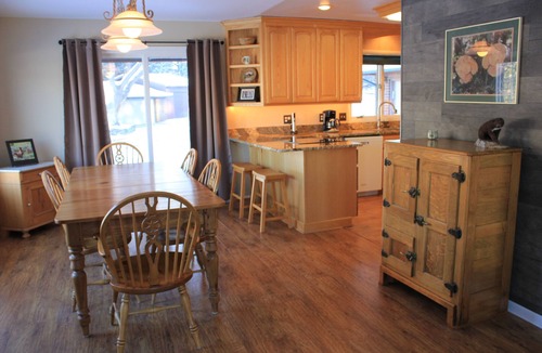 Cascade House | SCENIC HIDDEN VIEW ESTATE Next to the Missouri River