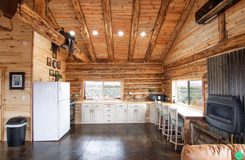 Blanding Cabin | Scenic Mustang Cabin
