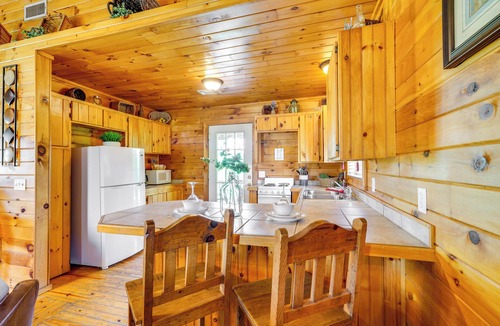 Octavia Apartment | Scenic Oklahoma Studio Cabin on 80 Acres w/Views!