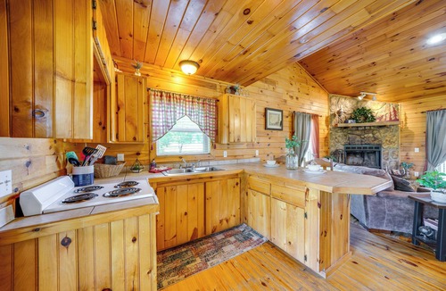 Octavia Apartment | Scenic Oklahoma Studio Cabin on 80 Acres w/Views!