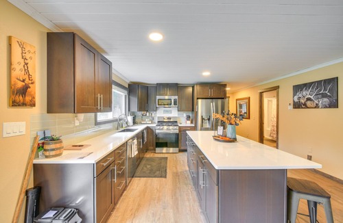 Priest River House | Scenic Priest Lake Vacation Rental: Deck + Views!