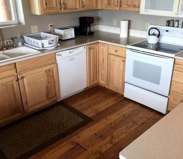Cameron House | Scenic Vacation Cabin with 360° Mountain Views near Yellowstone National Park in Madison River Valley, Montana