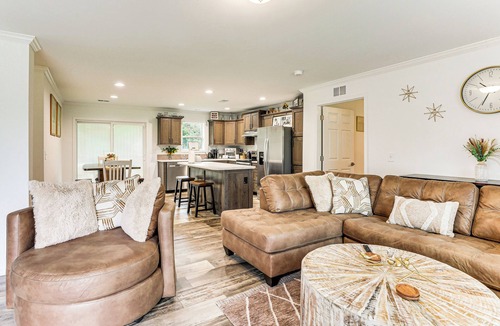 Russellville House | Screened Porch: Family-Friendly St Stephen Retreat