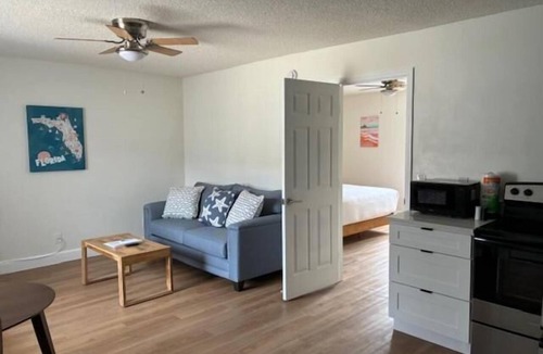 Edgewater House | Sea Breeze Inn