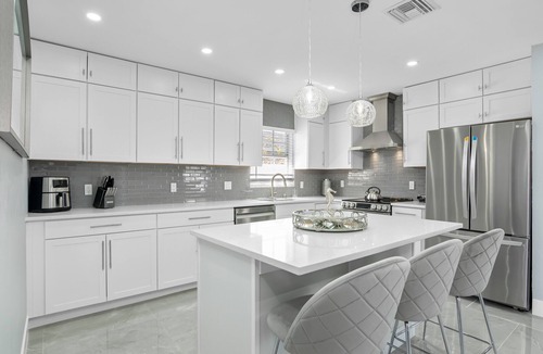 Naples Park House | Sea Breeze Paradise - Walk to Vanderbilt Beach and Mercato, Heated Pool Home