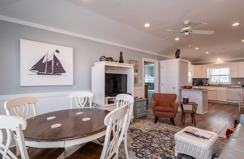 Long Beach House | Sea Fever: Beachy Oceanfront House on East Beach