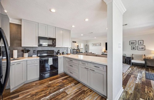 Galveston House | Sea Isle Canal Retreat: Kayaks, Fishing, Pet Friendly & Cozy Comfort!