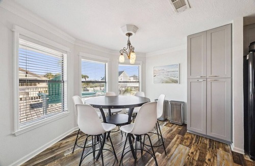 Galveston House | Sea Isle Canal Retreat: Kayaks, Fishing, Pet Friendly & Cozy Comfort!