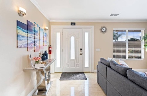 Mesa Verde House | Seabreeze-Modern, Spacious &Near Beach