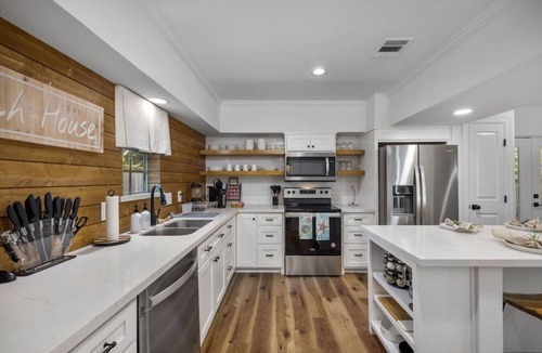 El Lago House | Seabrook 3BR Sleeps 10 | Walk to El Jardin Beach, Near Kemah Boardwalk
