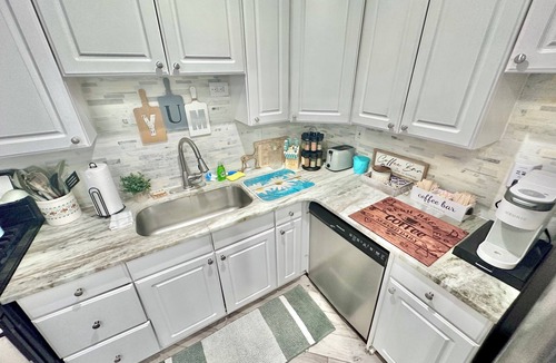 Clinton Township House | Seafarers Ranch by Lake St Clair! King bed w wifi+