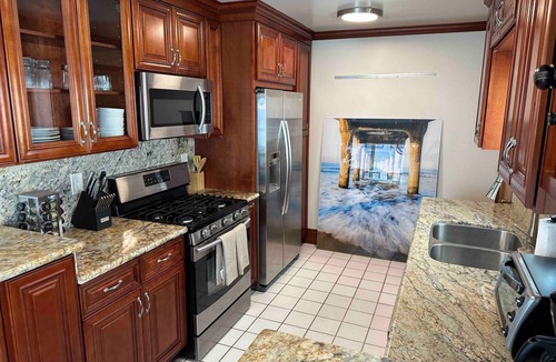The Strand House | SEAS The DAY! FUN in the SUN W/OCEAN VIEWS Voted GUESTS FAVORITE TOP 5% -Airbnb